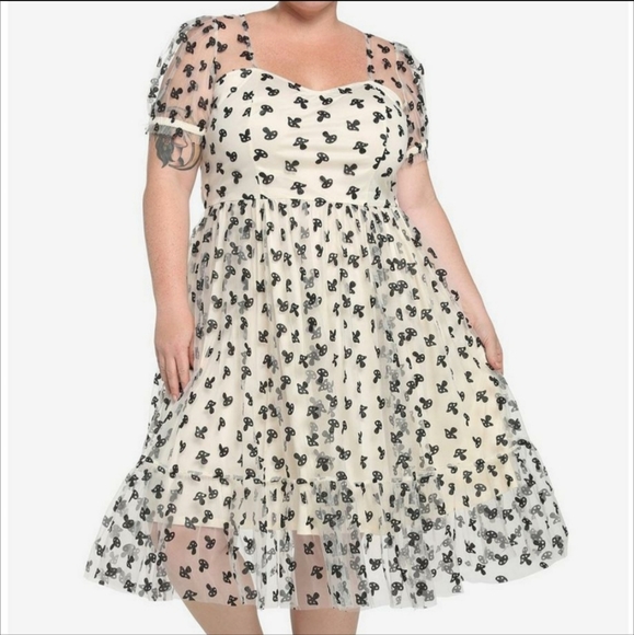 Hot Topic Dresses & Skirts - Hot Topic Glitter Mushroom Dress